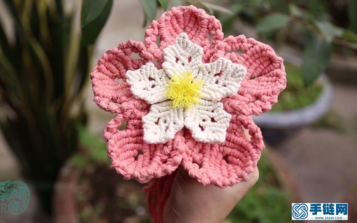 用棉绳编织永不凋谢的美丽花朵，给数九寒天的冬季带来一些生机